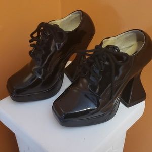 Elle Black Plateform 4 1/2 inch heels